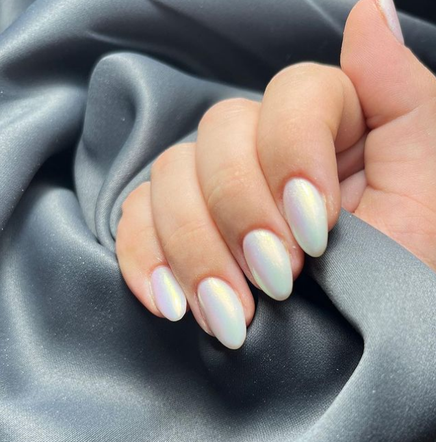 לק בצבע פנינה - ציפורן טבעית, עבודה באמצעות מבנה אנטומי